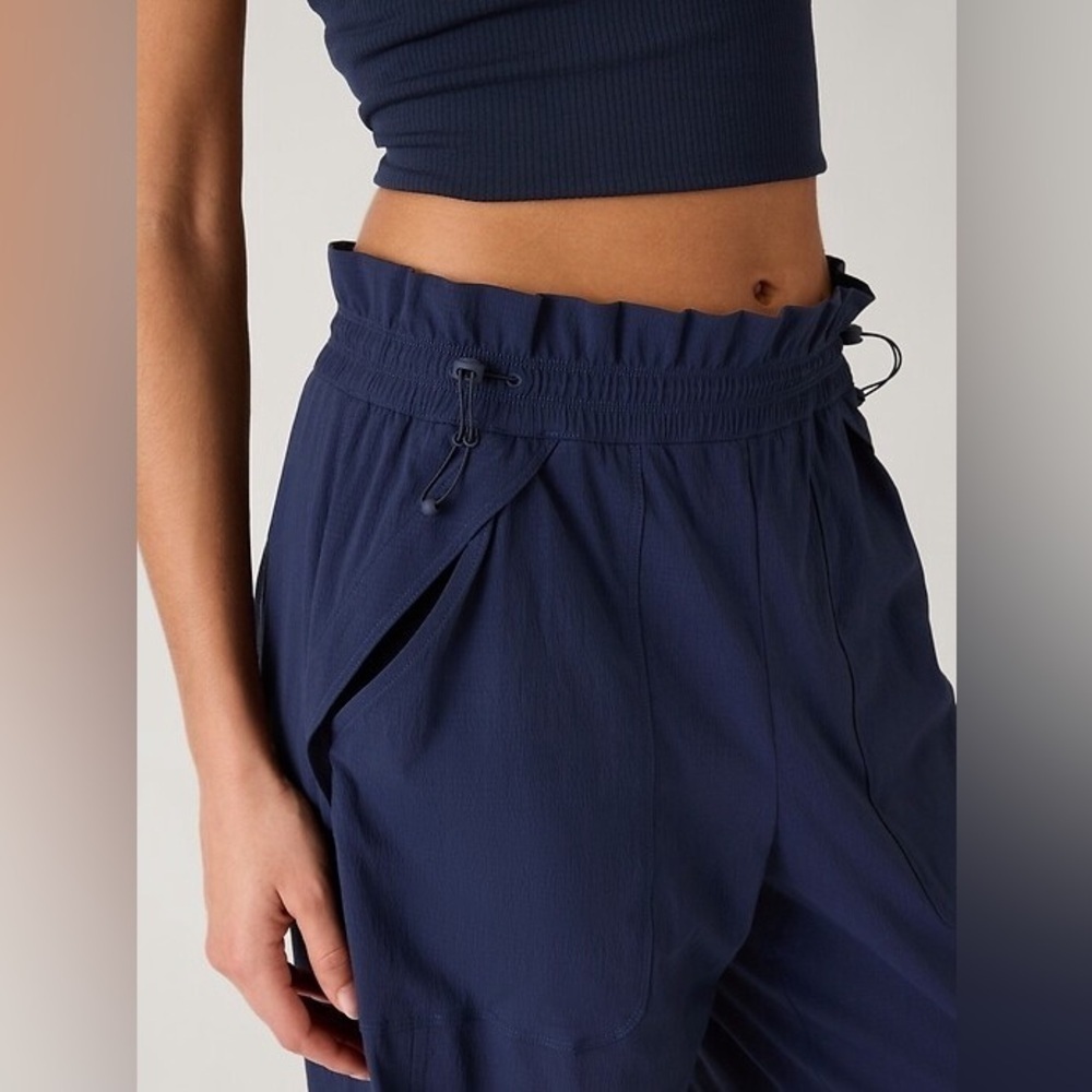 Athleta Trekkie High Rise Elastic Waist Parachute Pant-Navy-Women Size 6